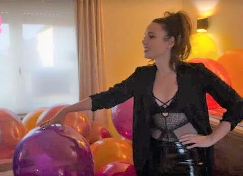 Gwen probeert een ballonnenfetisj