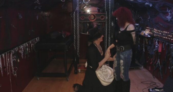 BDSM bij Meesteres Roxy Wildwood