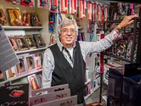Frenky (79) bestiert al een halve eeuw een seksshop
