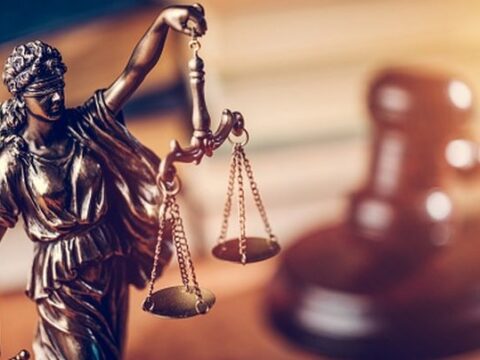 Vrouw die man neerstak tijdens betaalde sm-date, verdacht van poging tot doodslag