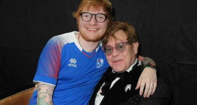 Ed Sheeran geeft verrassend verjaardagscadeau aan Elton John: “Ik moest het verstoppen voor mijn zoontjes”