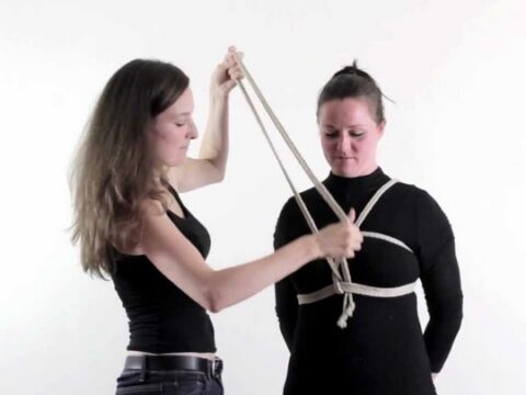 Bondage in de praktijk: borstharnas