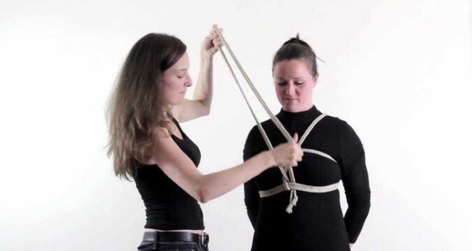 Bondage in de praktijk: borstharnas