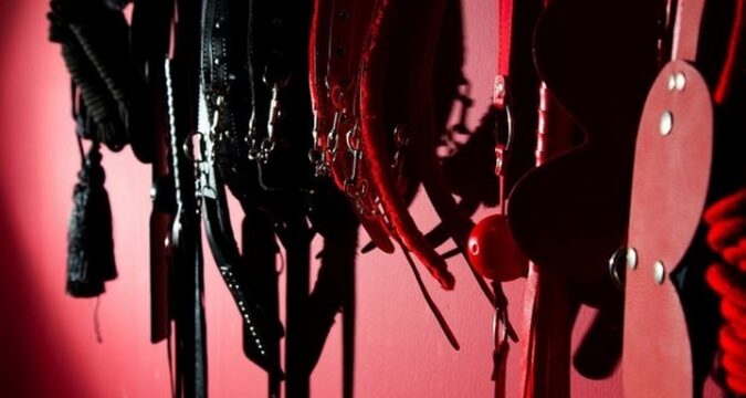 Helft van de ouders wil geen BDSM’er als buur of babysit