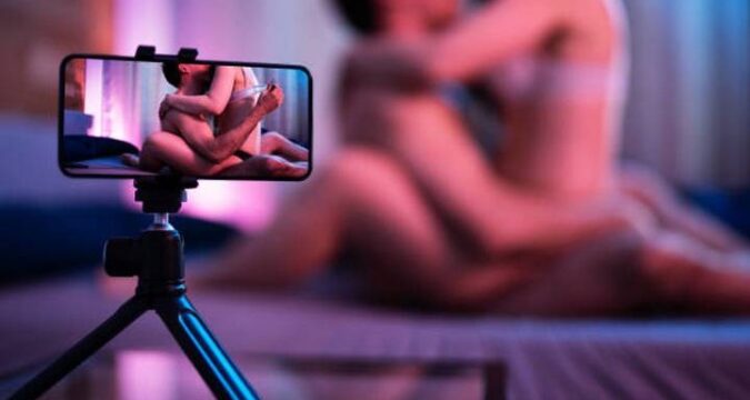 Geen pornografie meer op expliciete app OnlyFans