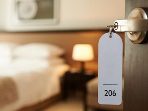 ‘Vijftig tinten-hotel’ geweerd in Spanje