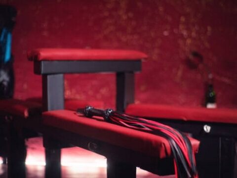 Siska woont een BDSM-sessie bij: “Eigenlijk ben ik als meester strafbaar voor het toebrengen van slagen en verwondingen”